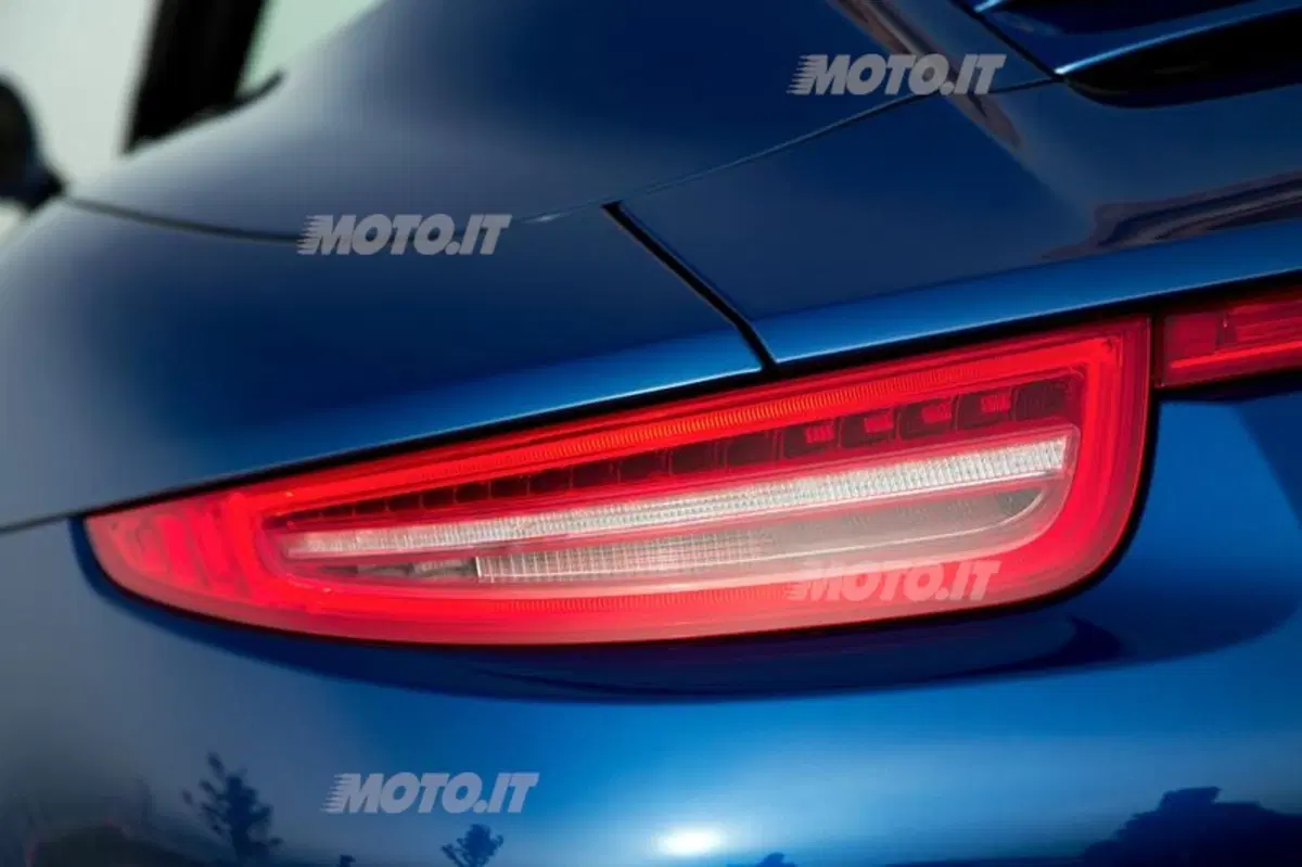 Porsche 911 Carrera 4 (44)