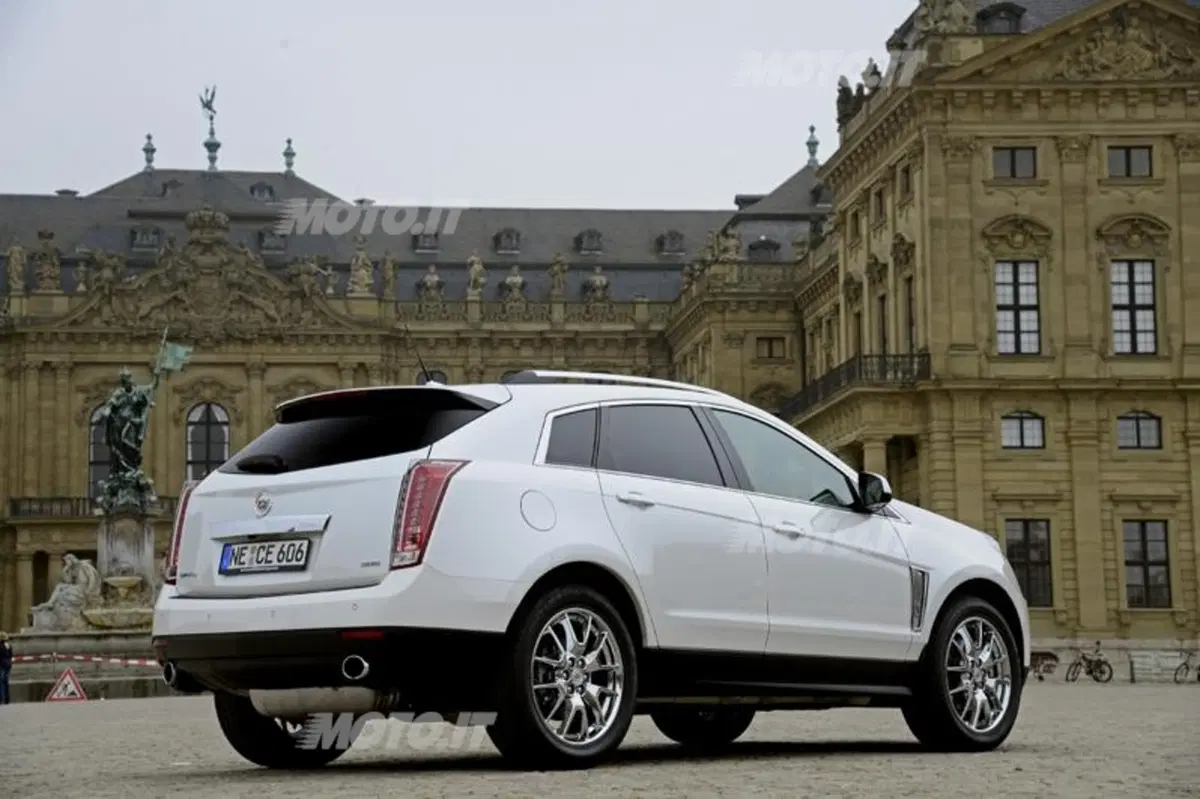 Cadillac SRX 2013: listino prezzi (2)