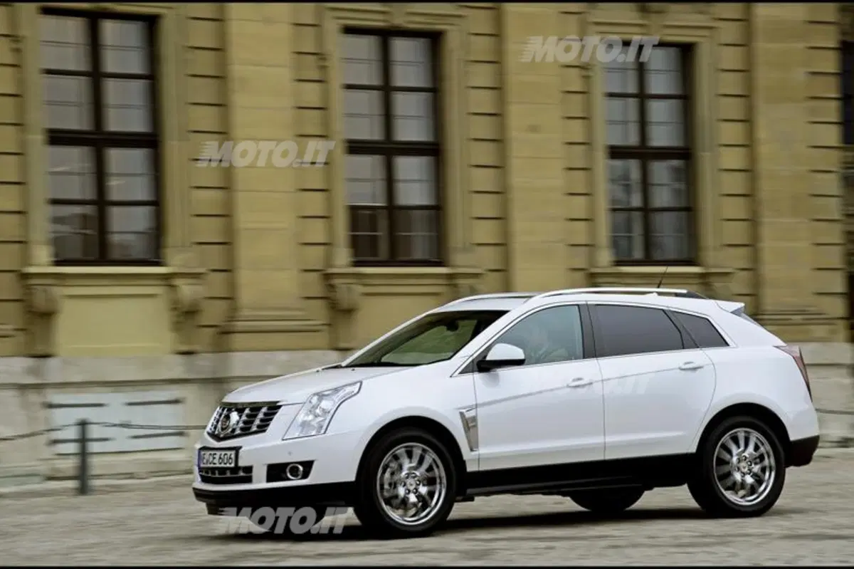 Cadillac SRX 2013: listino prezzi (3)