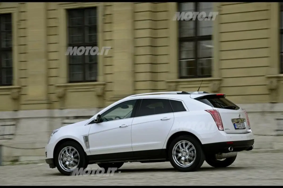 Cadillac SRX 2013: listino prezzi (4)