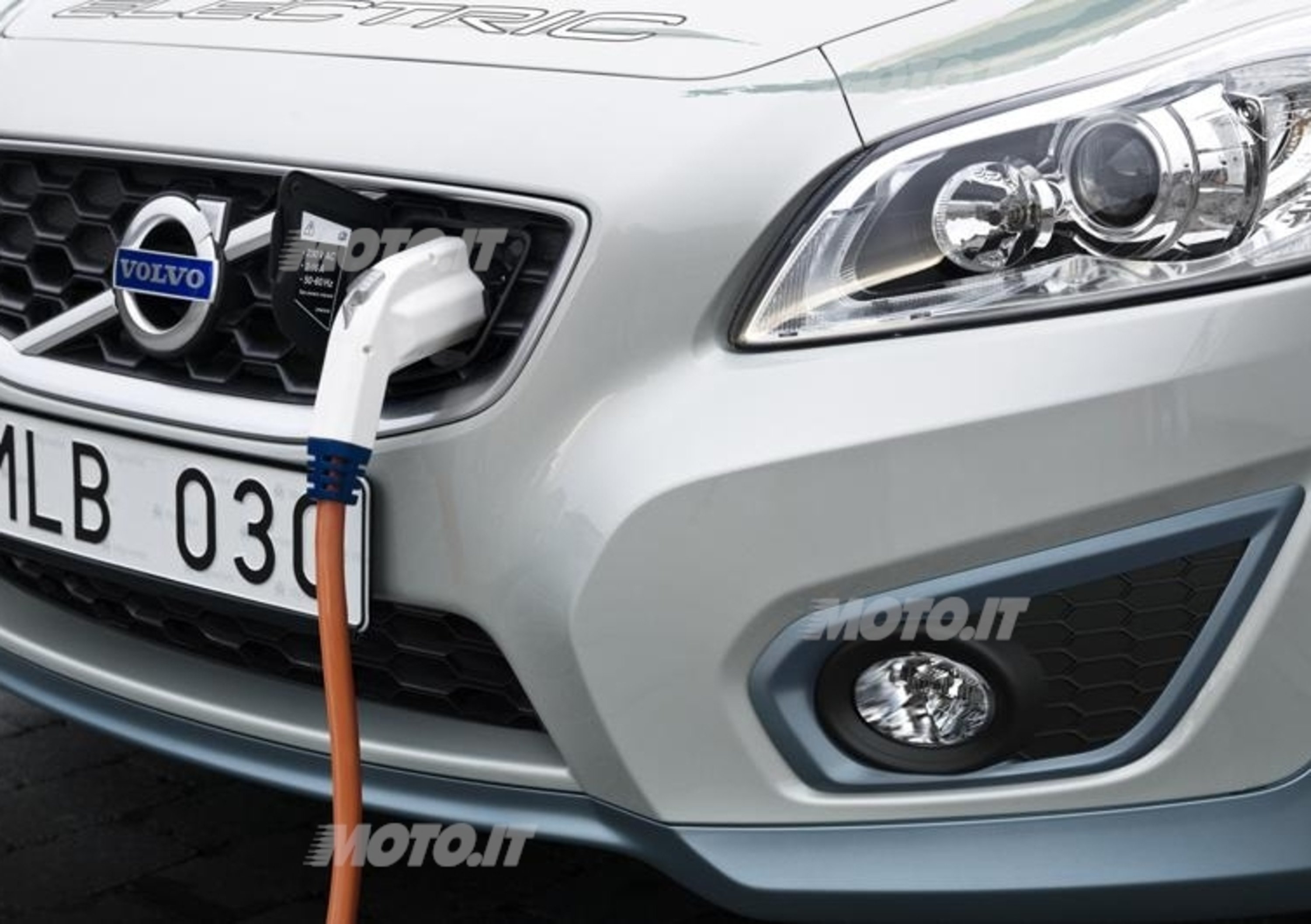 Volvo: le auto elettriche si ricaricheranno in un&rsquo;ora e mezza