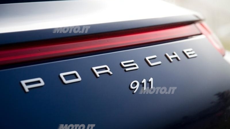 Porsche: Boxster e 911 a gonfie vele negli USA