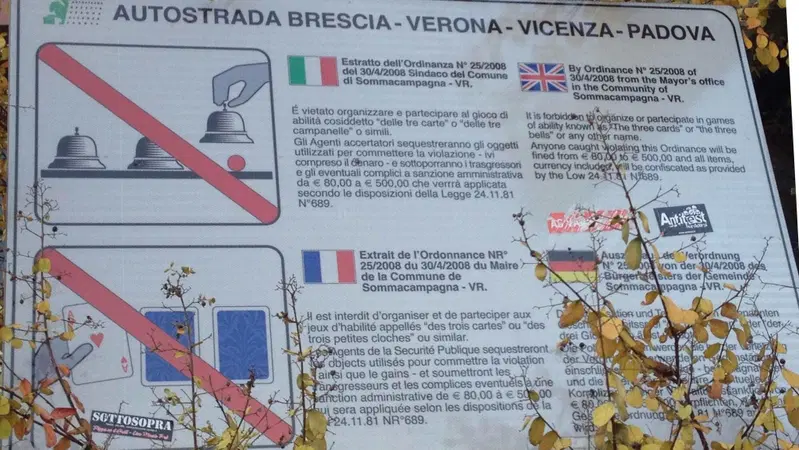 Cartelli stradali: cose pazze dall'Italia