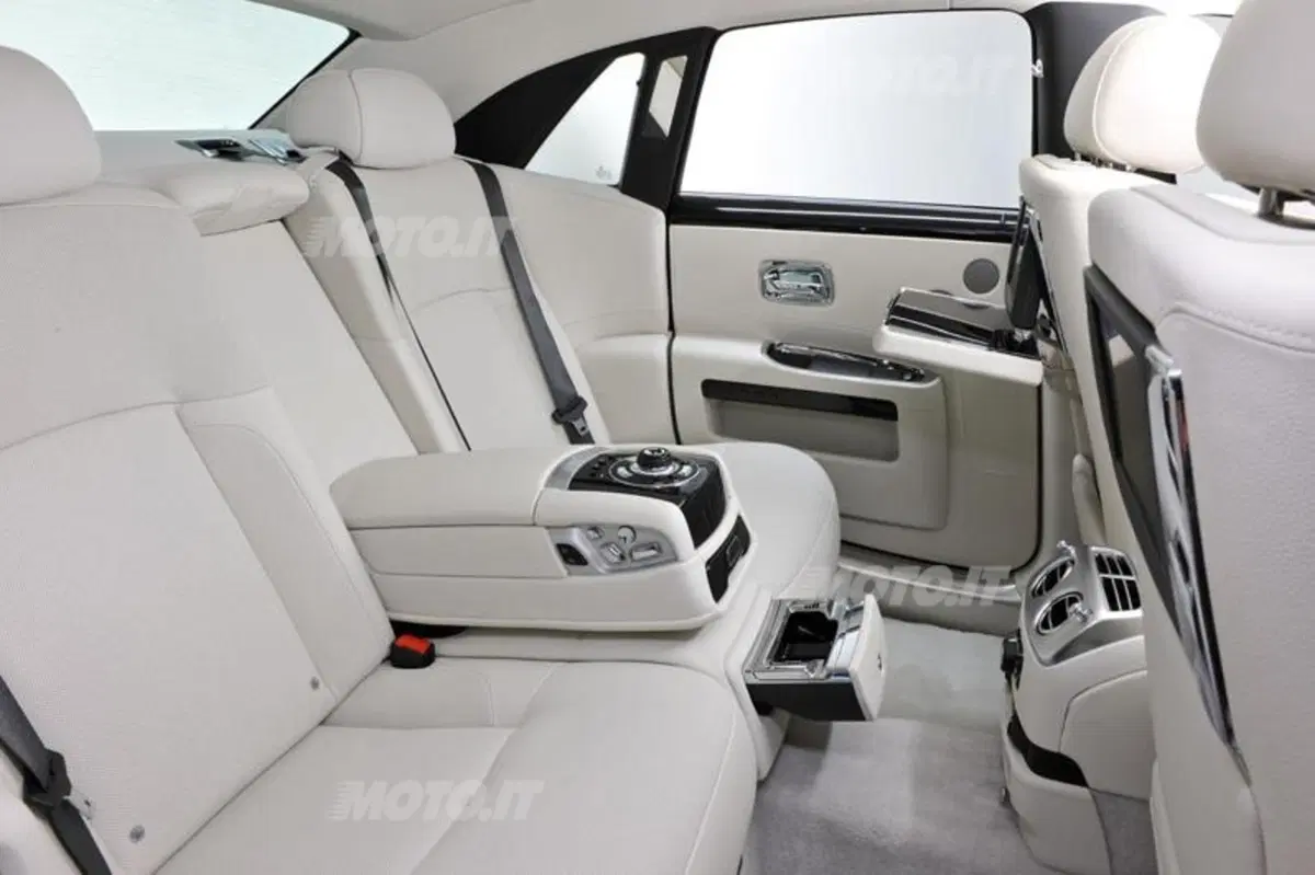 Rolls-Royce Ghost“One Thousand and One Nights” (17)