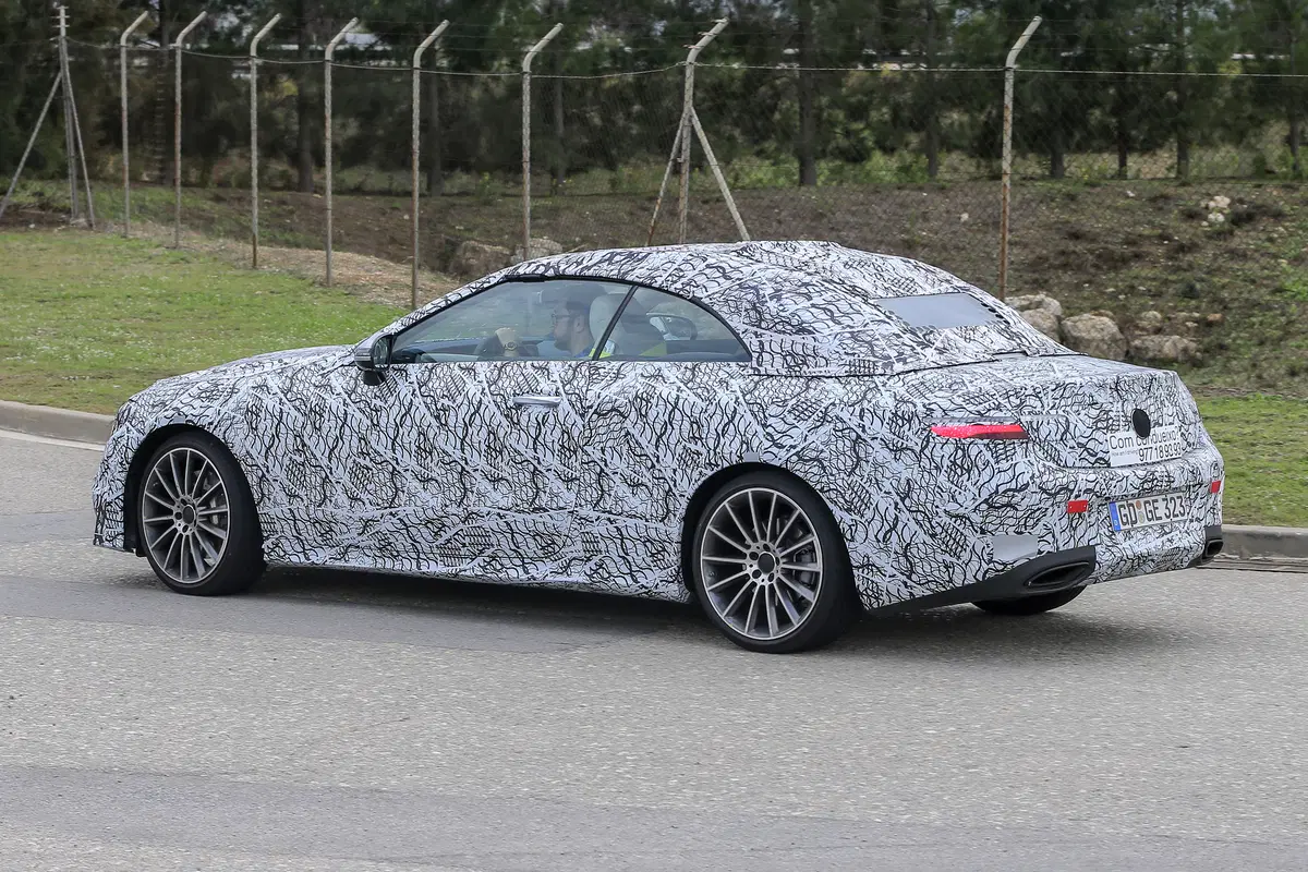 Mercedes Classe E Coupé/Cabrio: nuove foto durante i test (5)