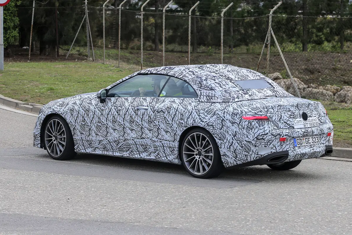Mercedes Classe E Coupé/Cabrio: nuove foto durante i test (11)