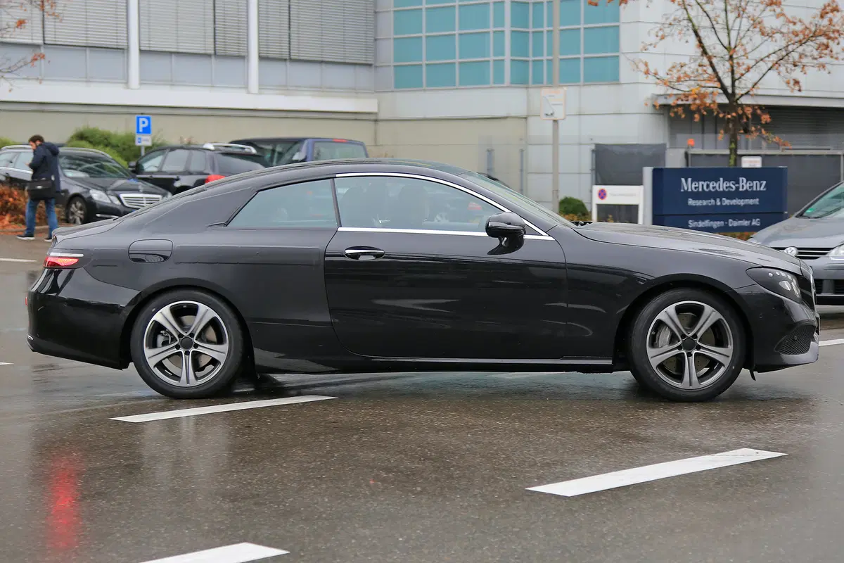 Mercedes Classe E Coupé/Cabrio: nuove foto durante i test (14)