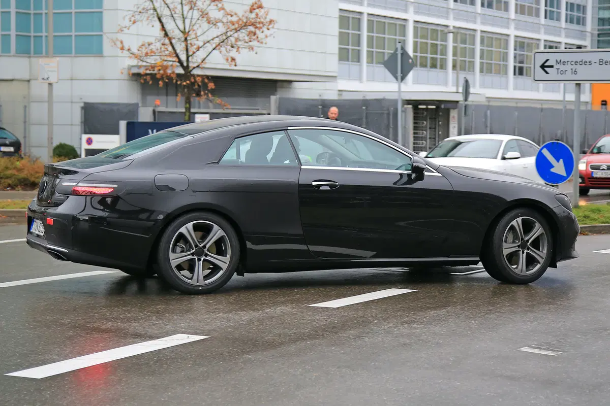 Mercedes Classe E Coupé/Cabrio: nuove foto durante i test (17)