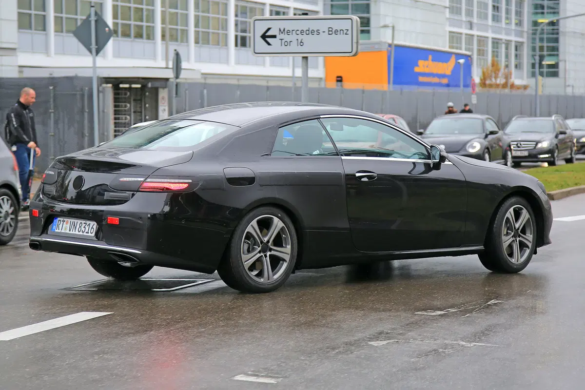 Mercedes Classe E Coupé/Cabrio: nuove foto durante i test (18)