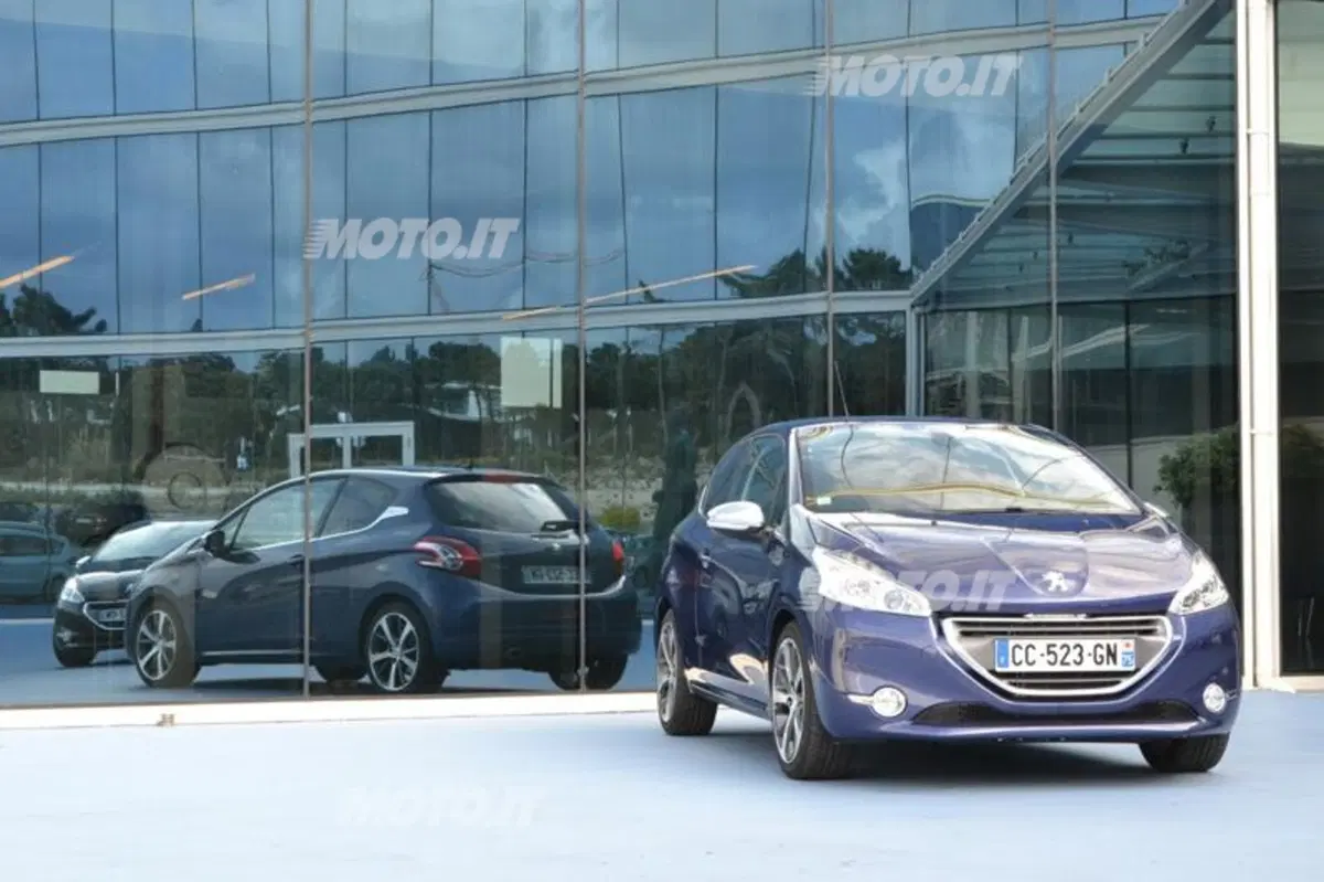 Pierre-Yves Etienney: «La Re-Generation Peugeot 208 è anche nei VTi 3 cilindri» (7)