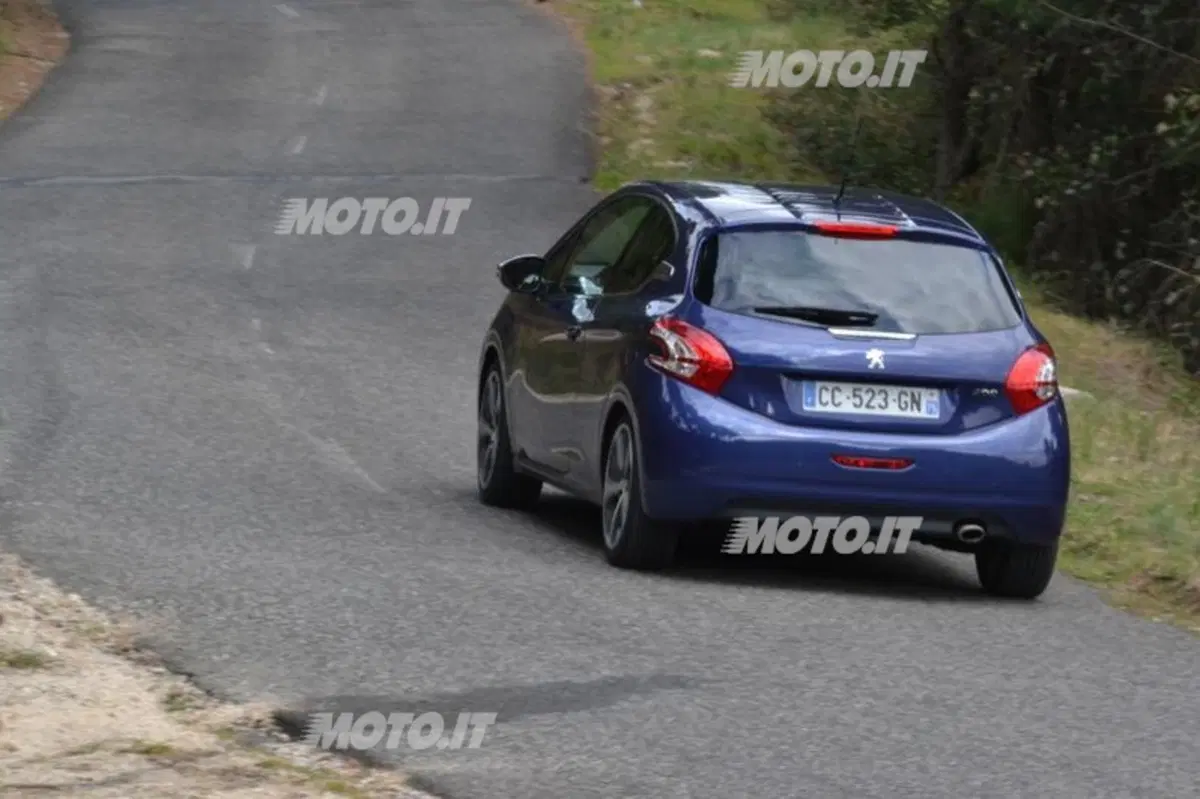 Pierre-Yves Etienney: «La Re-Generation Peugeot 208 è anche nei VTi 3 cilindri» (8)