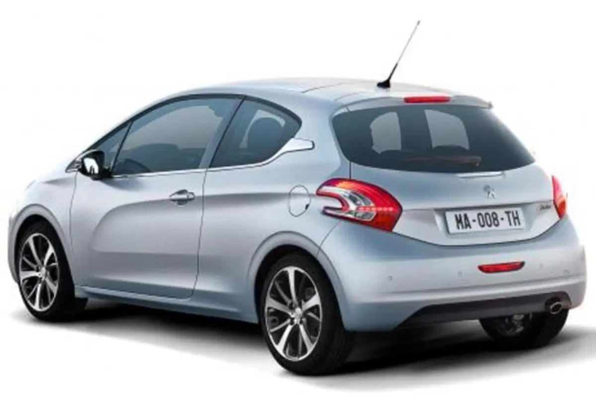 Pierre-Yves Etienney: «La Re-Generation Peugeot 208 è anche nei VTi 3 cilindri» (19)