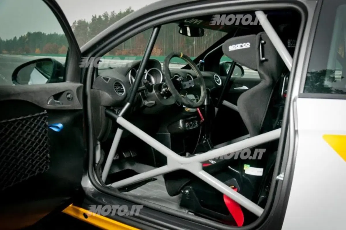 Opel rientra nelle corse con Adam e Astra OPC (7)