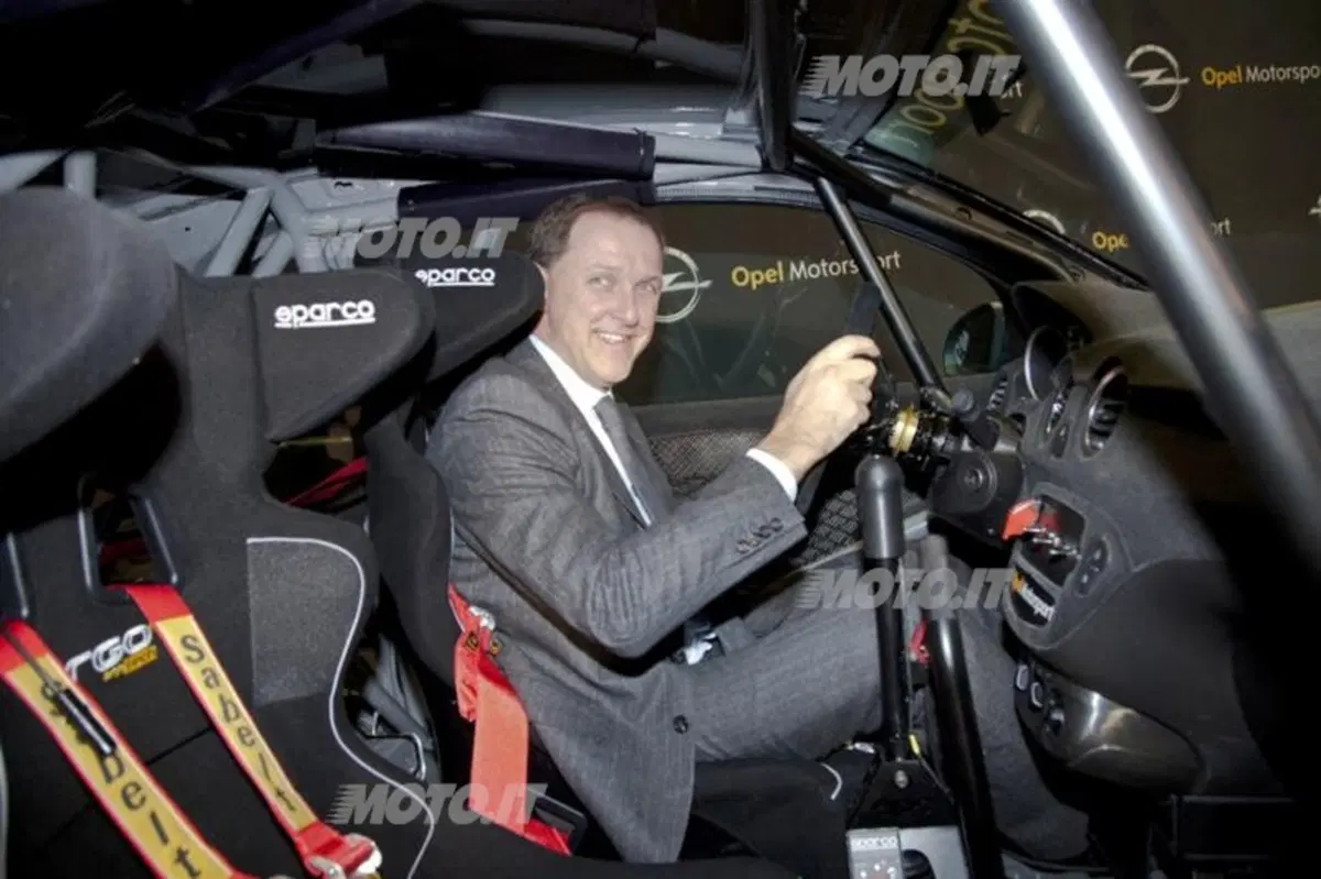 Opel rientra nelle corse con Adam e Astra OPC (9)