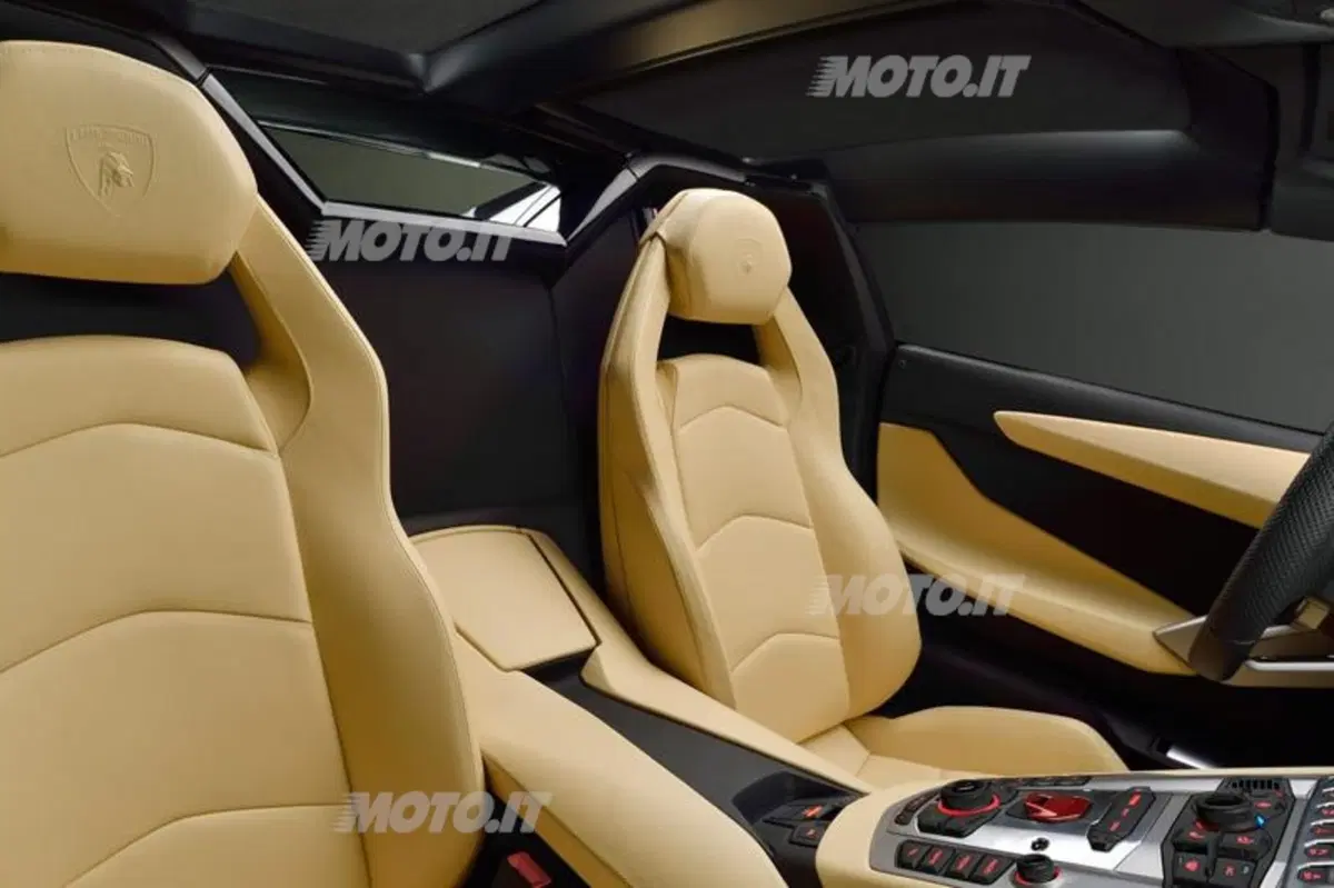 Lamborghini Aventador Roadster: i prezzi italiani (9)