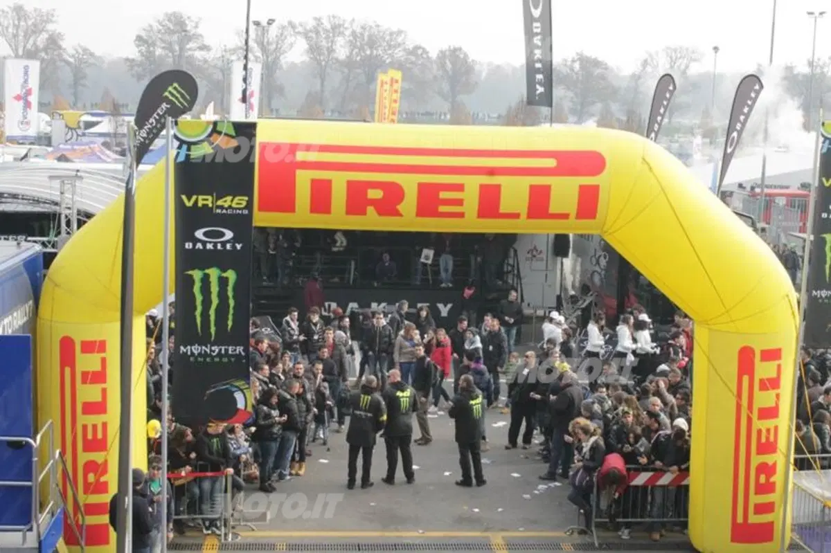Valentino Rossi su Ford Fiesta WRC al Monza Rally Show 2012 (4)