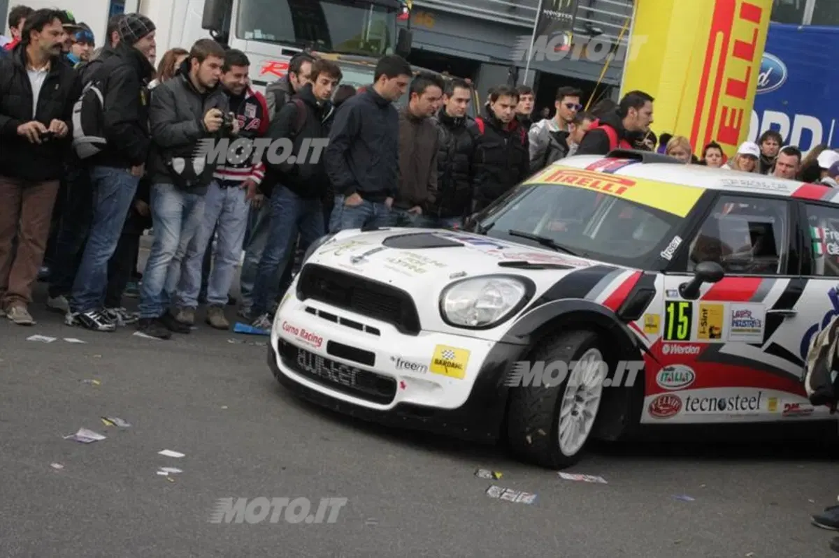 Valentino Rossi su Ford Fiesta WRC al Monza Rally Show 2012 (5)