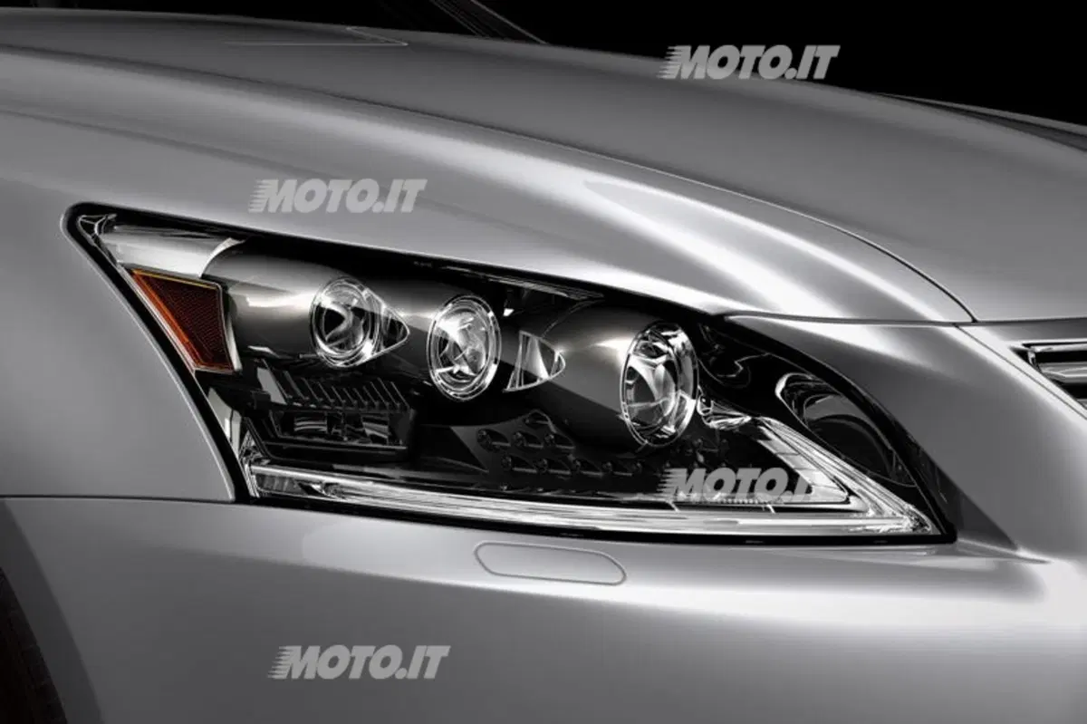 Lexus LS 600h restyling: listino prezzi (12)