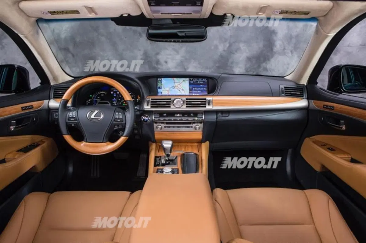 Lexus LS 600h restyling: listino prezzi (14)