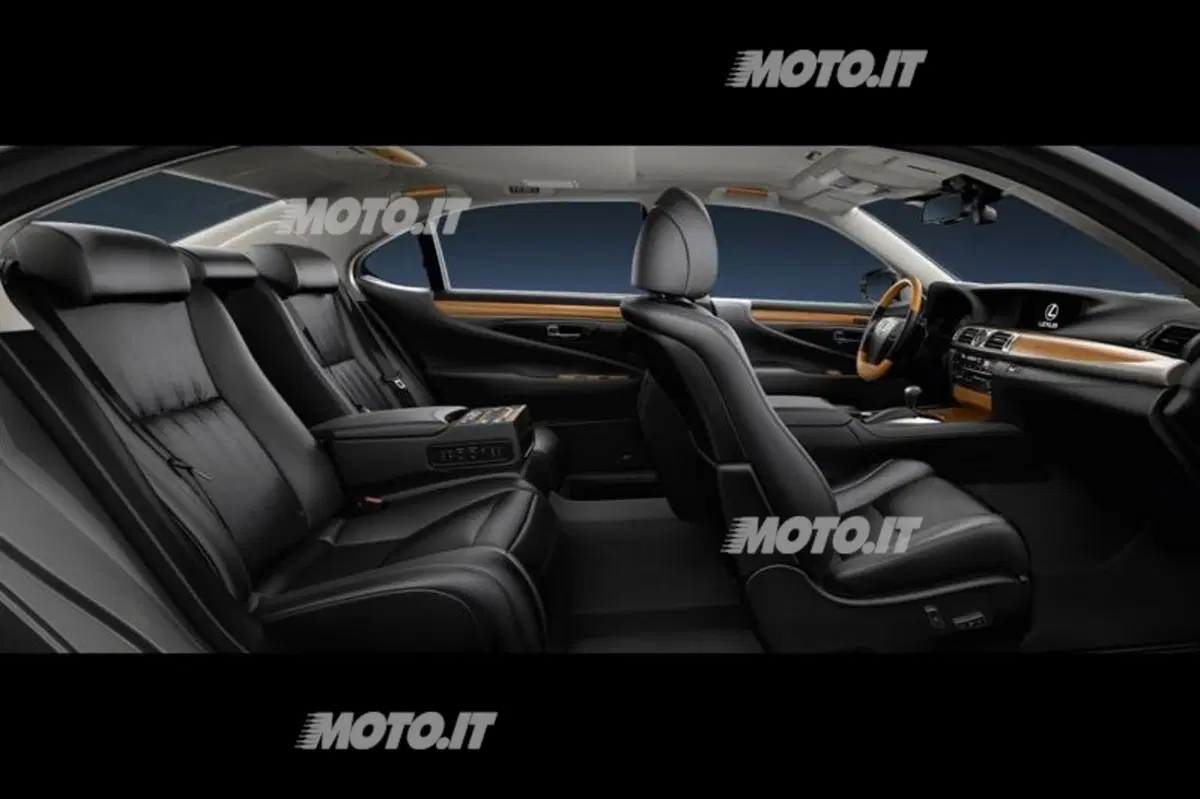 Lexus LS 600h restyling: listino prezzi (19)