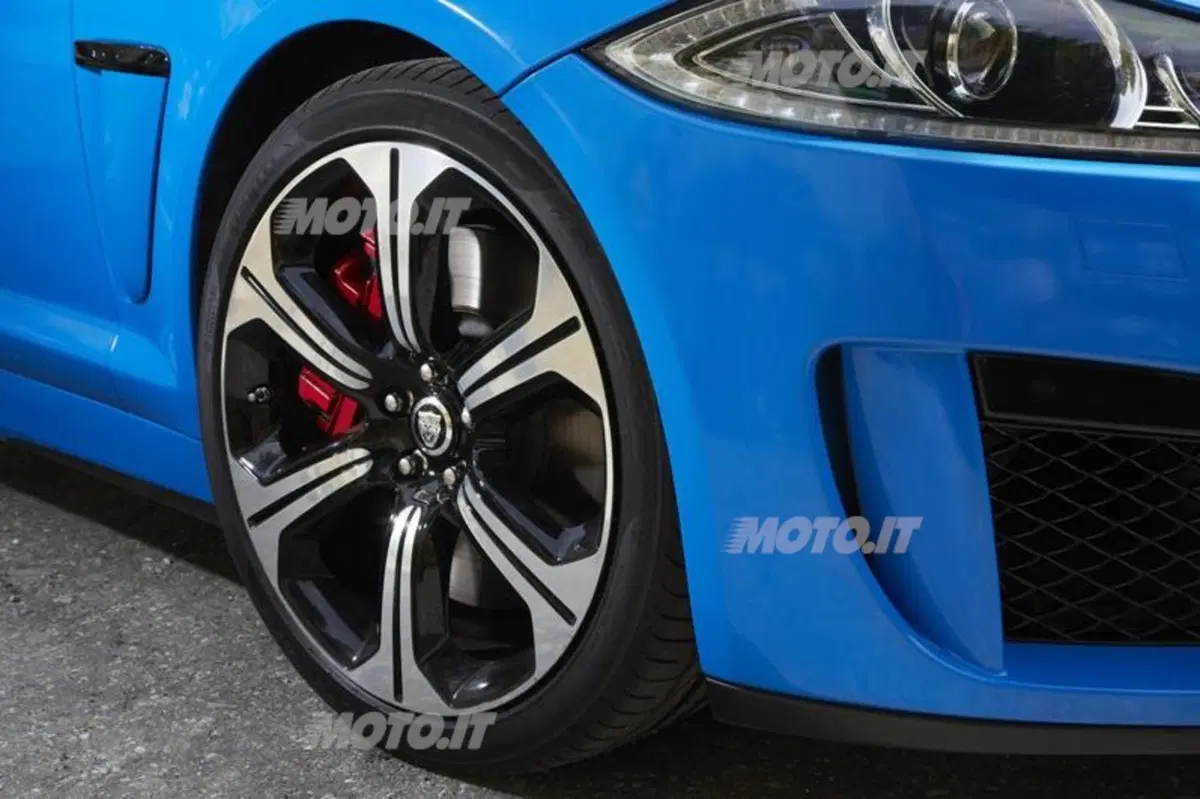Jaguar XFR-S (11)