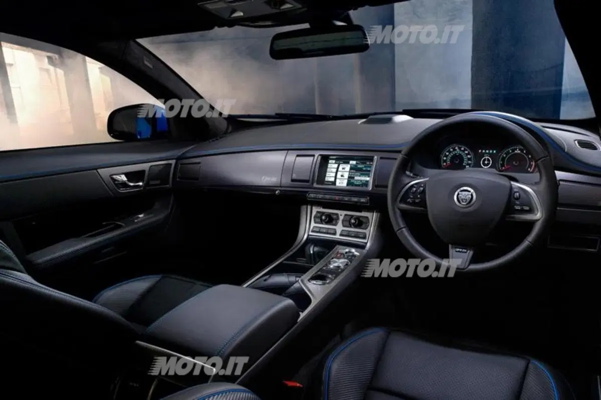 Jaguar XFR-S (15)