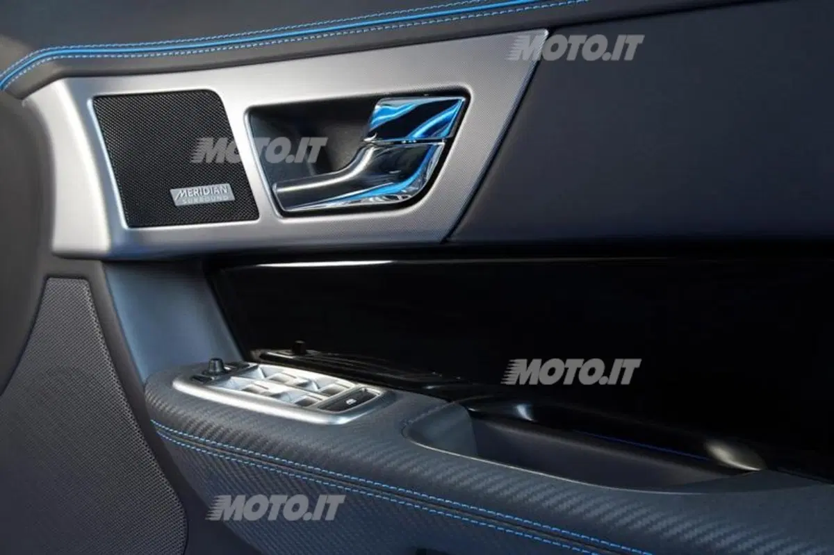 Jaguar XFR-S (16)
