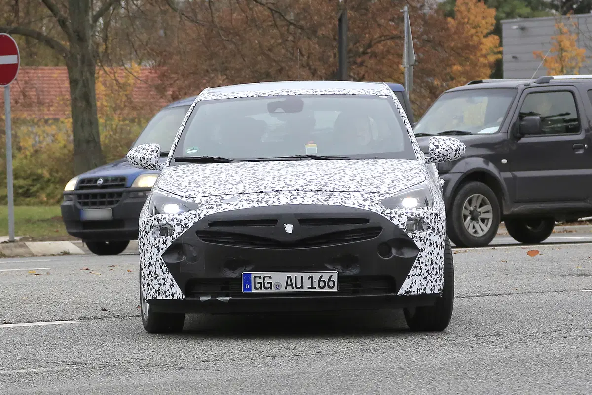 Nuova Opel Corsa: ecco il muletto in test