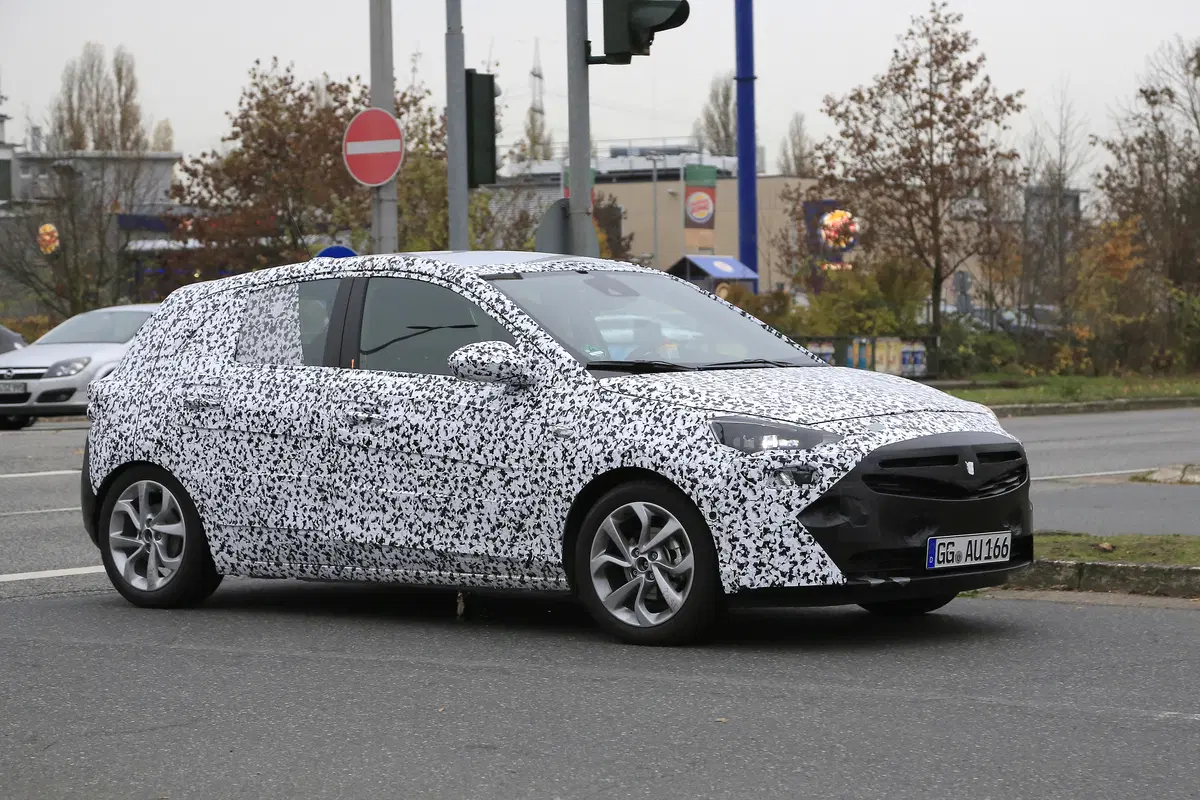Nuova Opel Corsa: ecco il muletto in test (4)