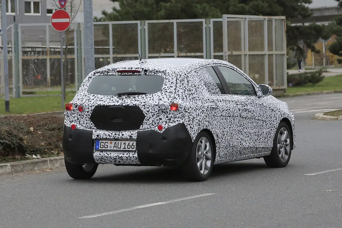 Nuova Opel Corsa: ecco il muletto in test (5)