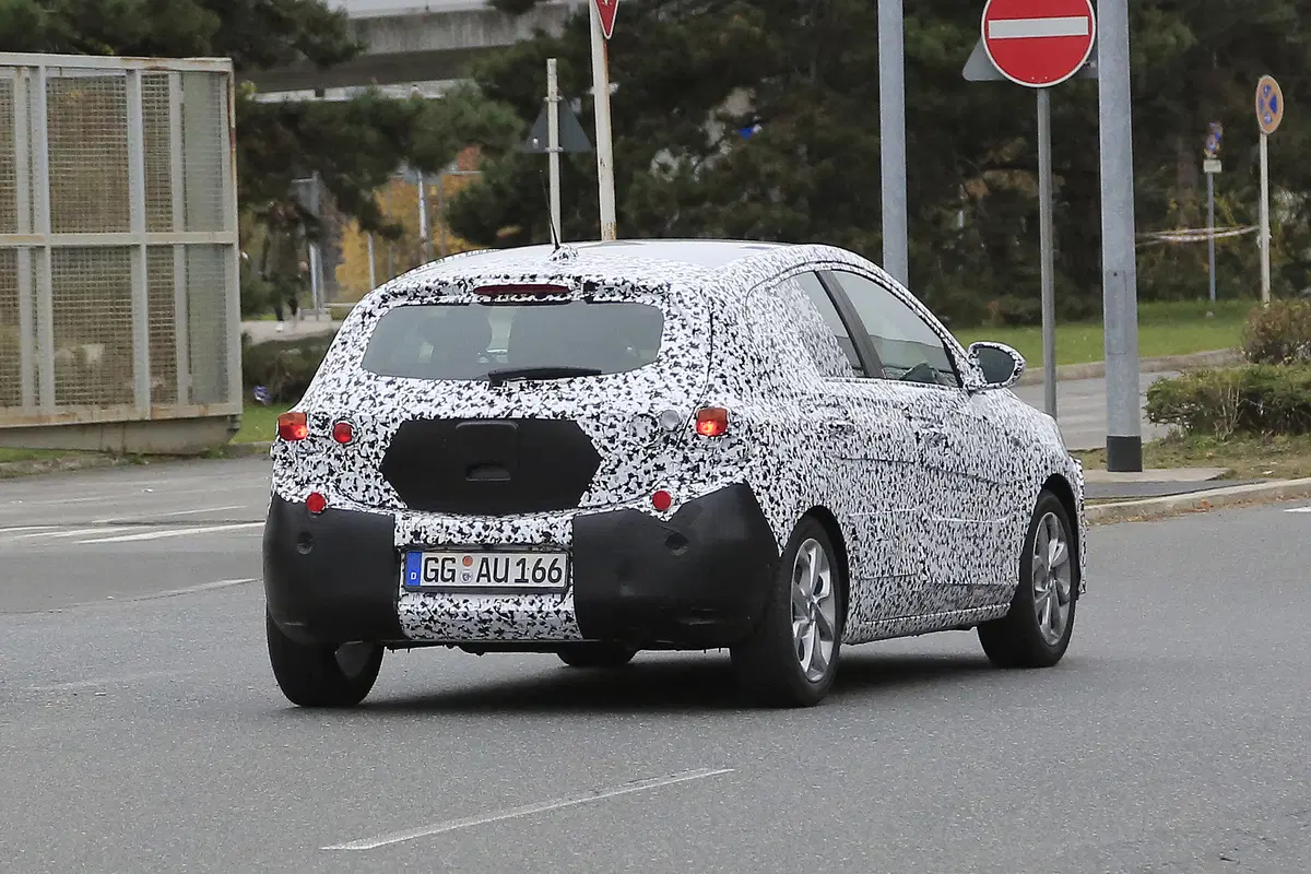 Nuova Opel Corsa: ecco il muletto in test (6)