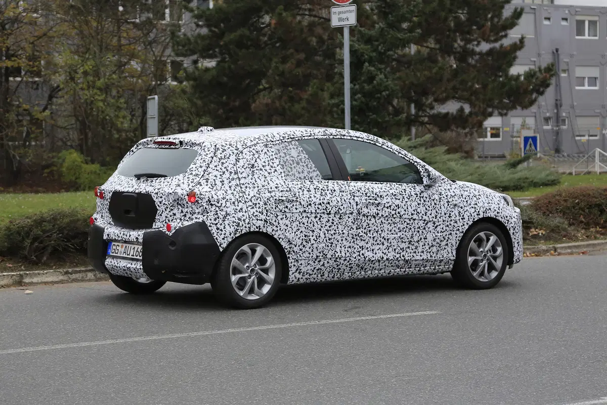 Nuova Opel Corsa: ecco il muletto in test (8)