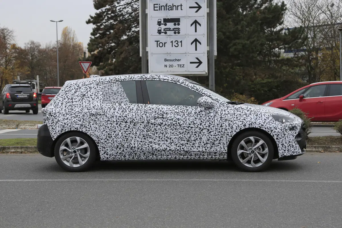 Nuova Opel Corsa: ecco il muletto in test (10)