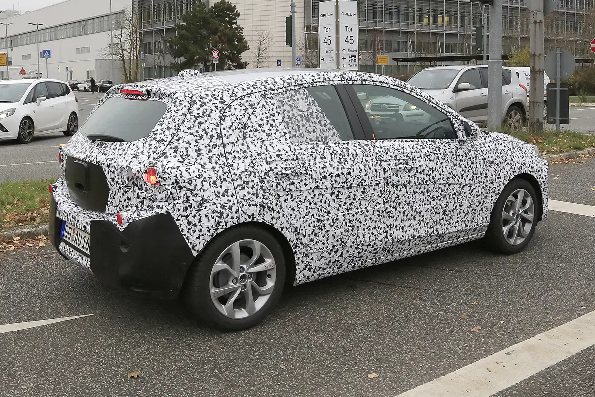 Nuova Opel Corsa: ecco il muletto in test (12)