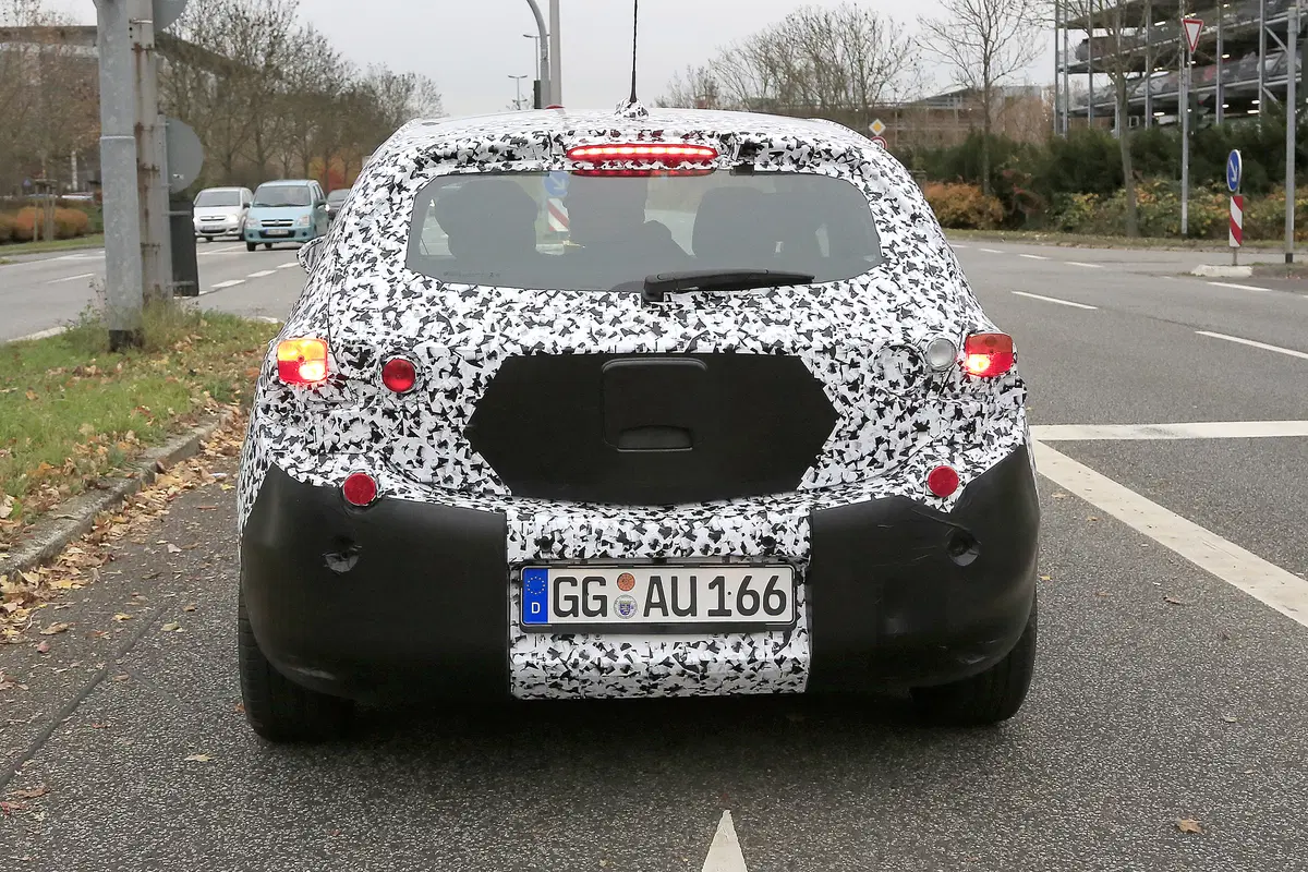 Nuova Opel Corsa: ecco il muletto in test (16)