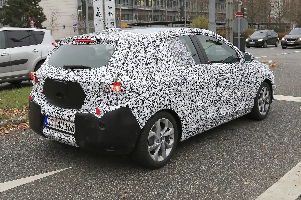 Nuova Opel Corsa: ecco il muletto in test (17)