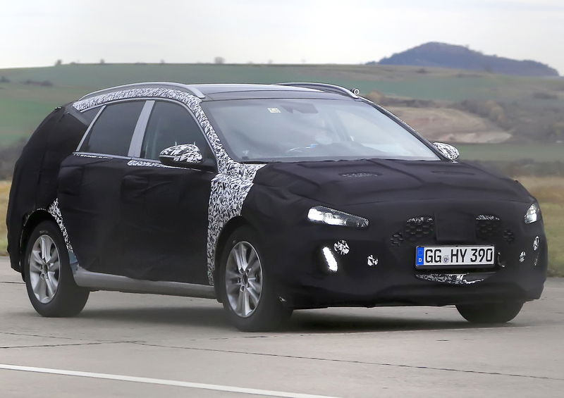 Nuova Hyundai i30 Station Wagon: le prime foto spia