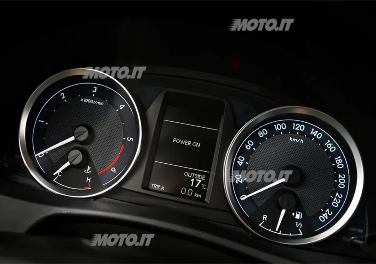 Nuova Toyota Auris: listino prezzi (32)