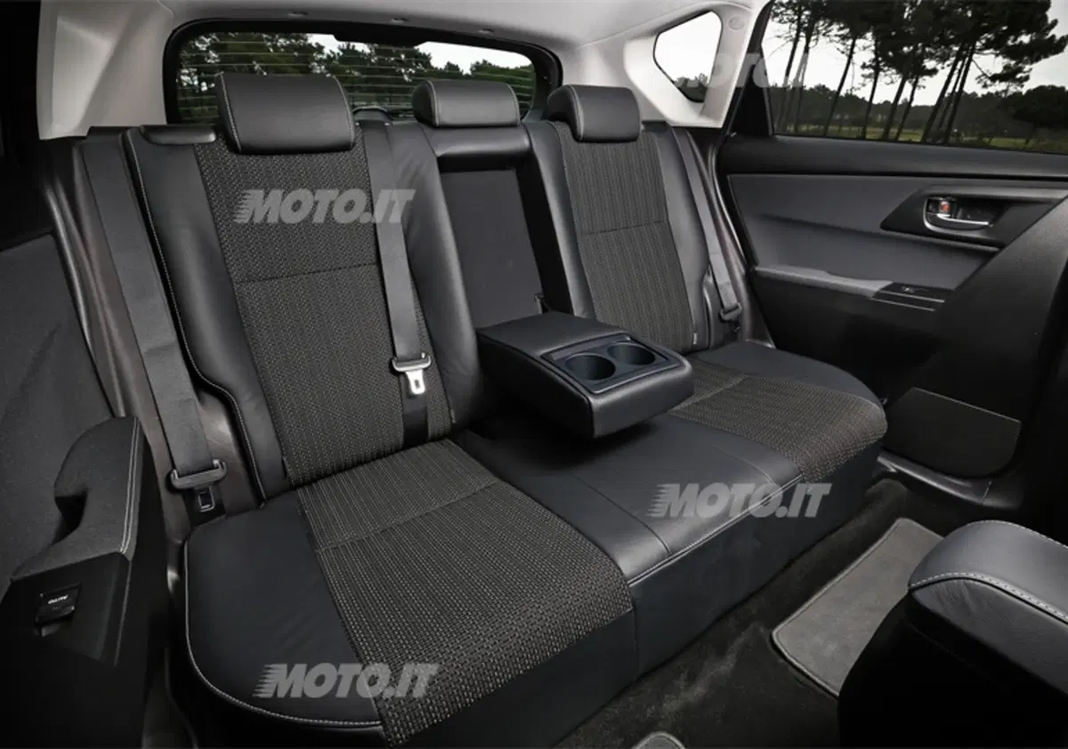 Nuova Toyota Auris: listino prezzi (35)