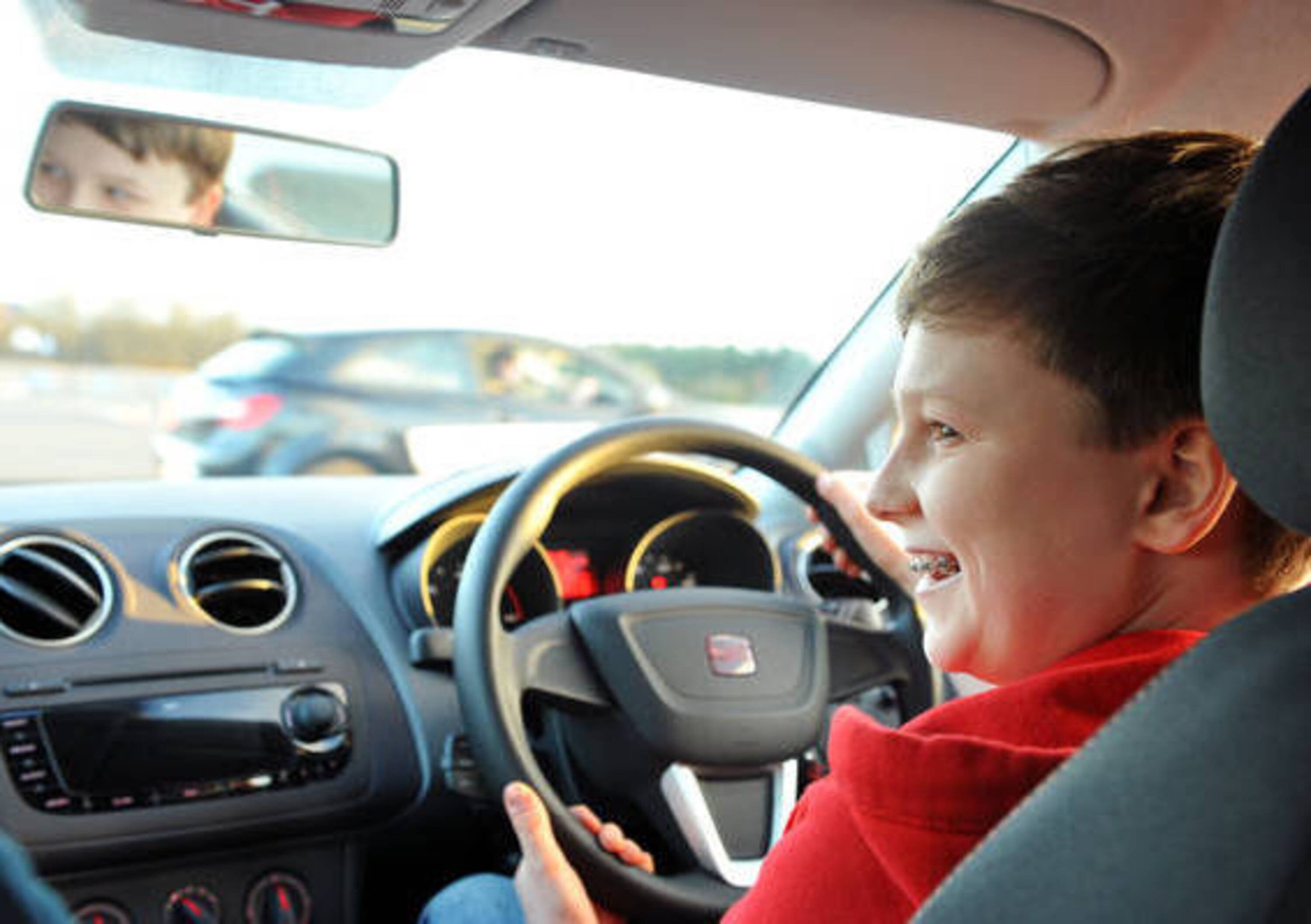 Imparare a guidare tra gli 11 ed i 17 anni migliorebbe la sicurezza