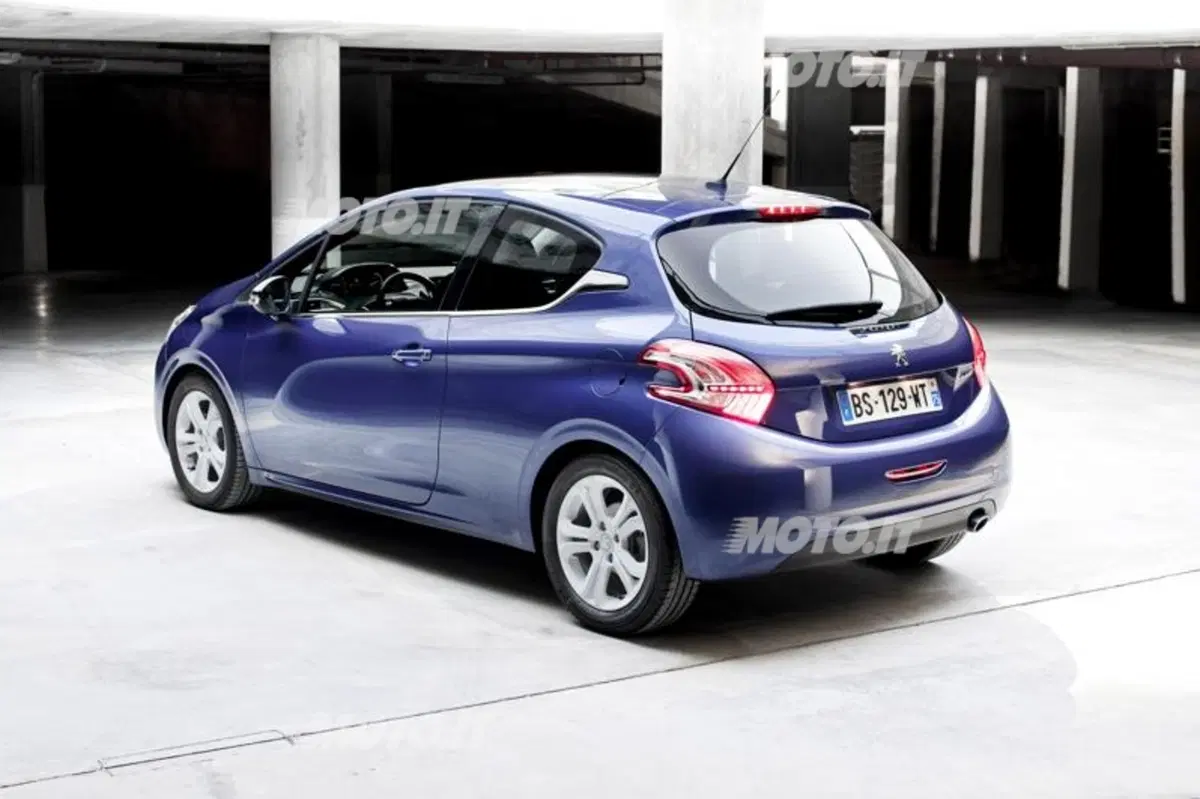 Peugeot 208: ora anche con il 1.0 VTi a 3 cilindri (10)