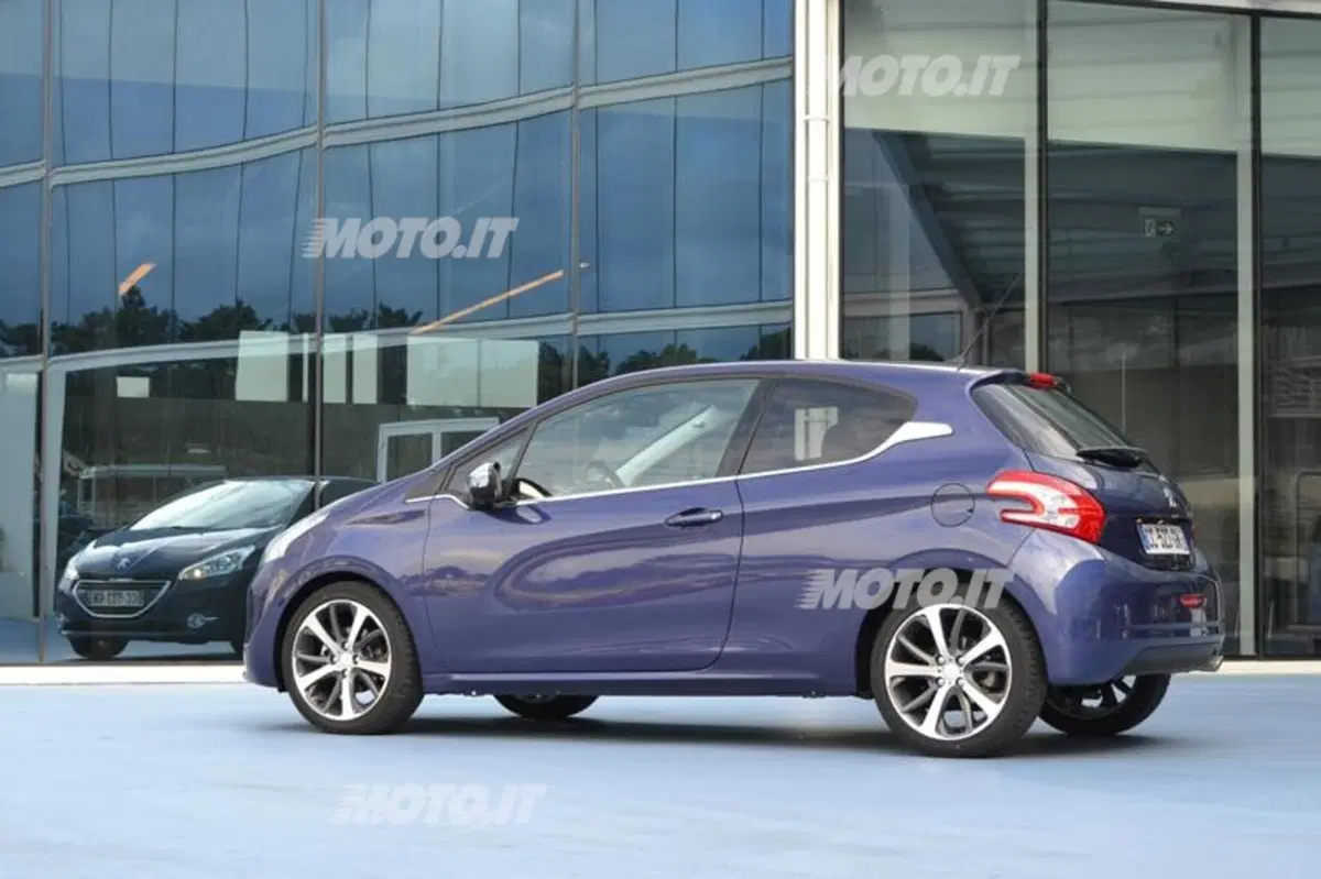 Peugeot 208: ora anche con il 1.0 VTi a 3 cilindri (11)