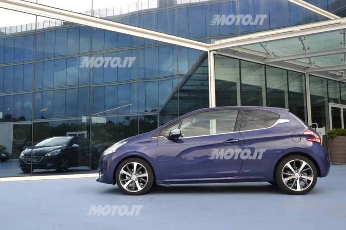 Peugeot 208: ora anche con il 1.0 VTi a 3 cilindri (12)
