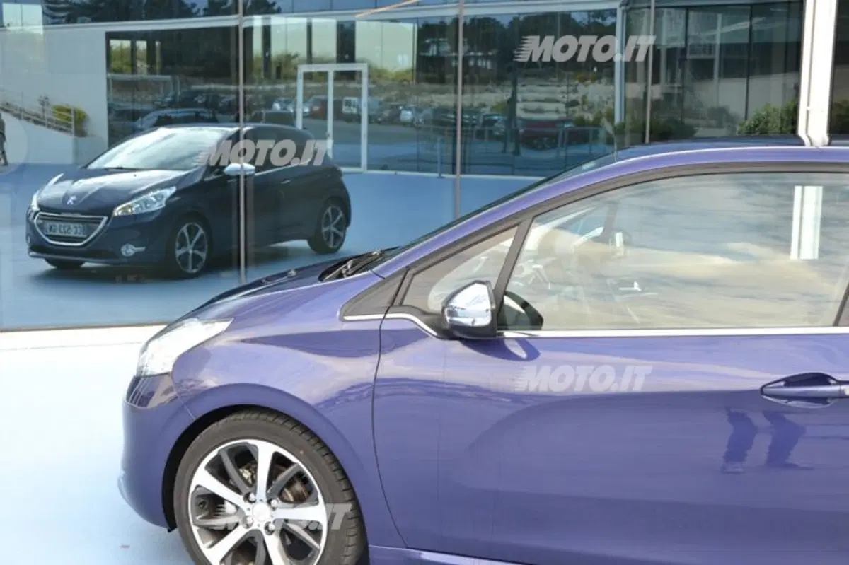 Peugeot 208: ora anche con il 1.0 VTi a 3 cilindri (13)