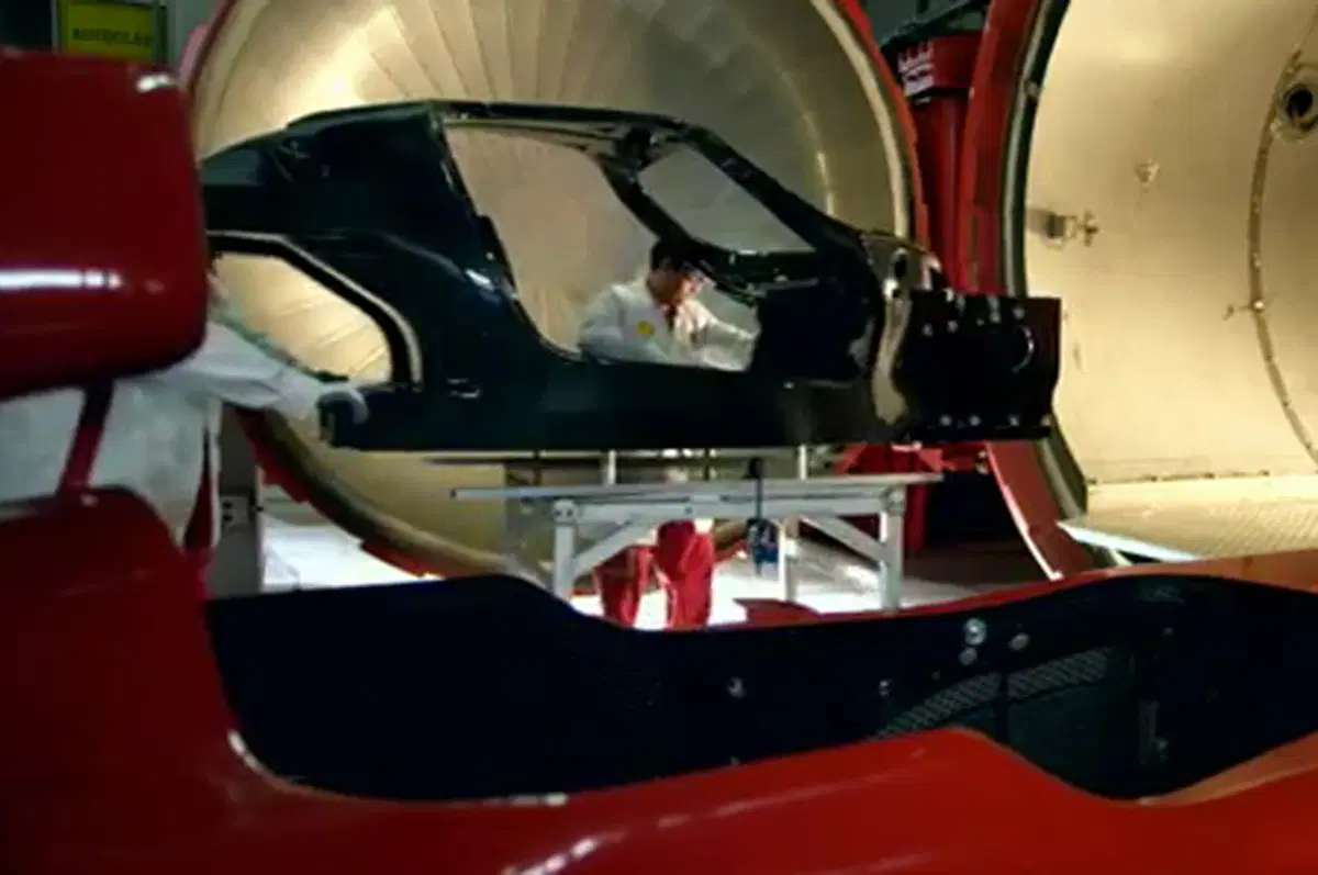 Ferrari: i primi teaser della nuova V12. Si chiamerà F150 (3)