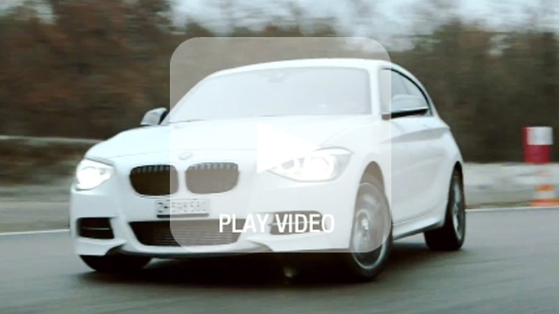 Una BMW M135i e la canzone di Natale pi&ugrave; veloce del mondo