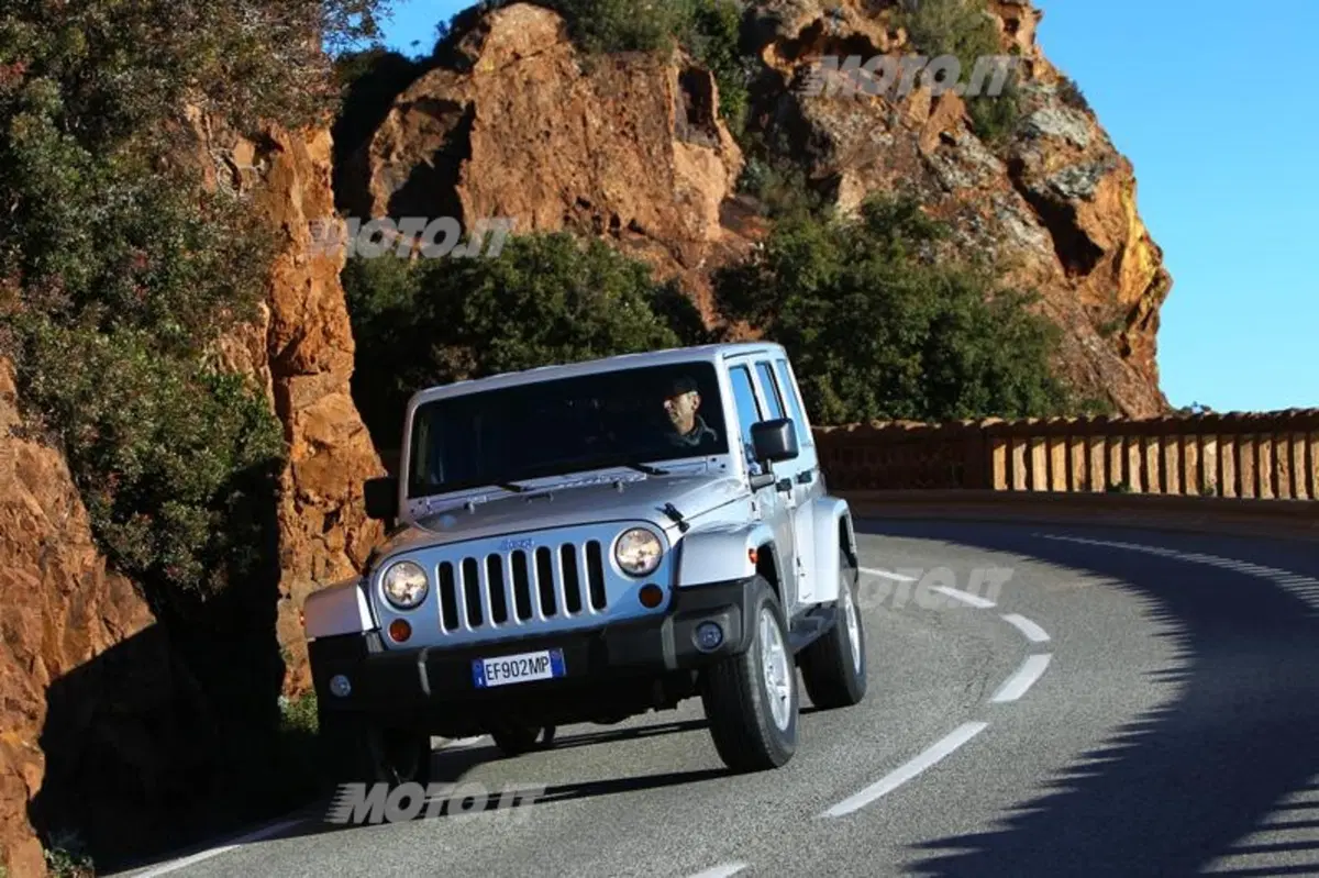 Jeep Wrangler Unlimited M.Y. 2013: cosa c'è di nuovo e quanto costa (26)