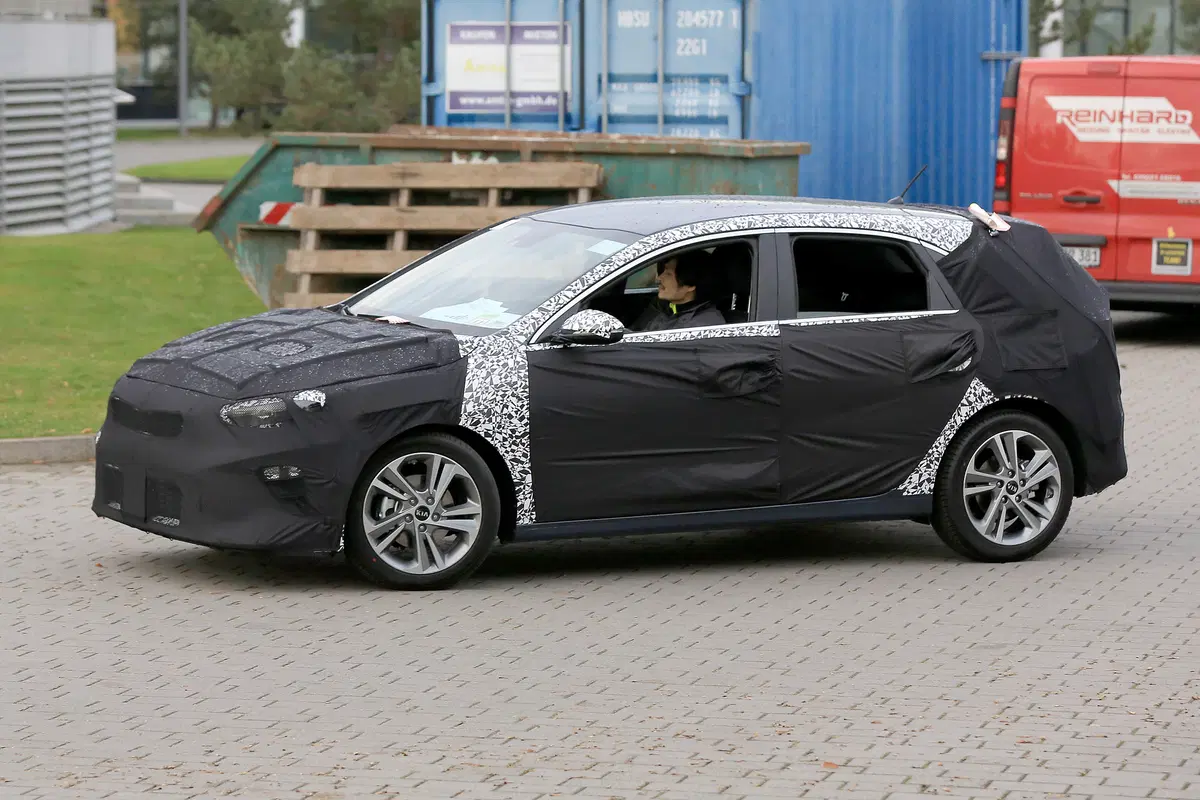 Nuova Kia Cee'd: la cugina della Hyundai i30 arriva nel 2018 (7)