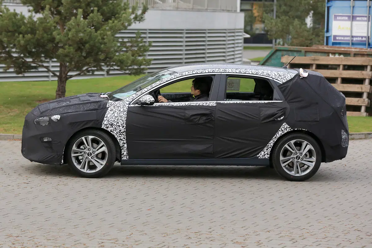 Nuova Kia Cee'd: la cugina della Hyundai i30 arriva nel 2018 (8)
