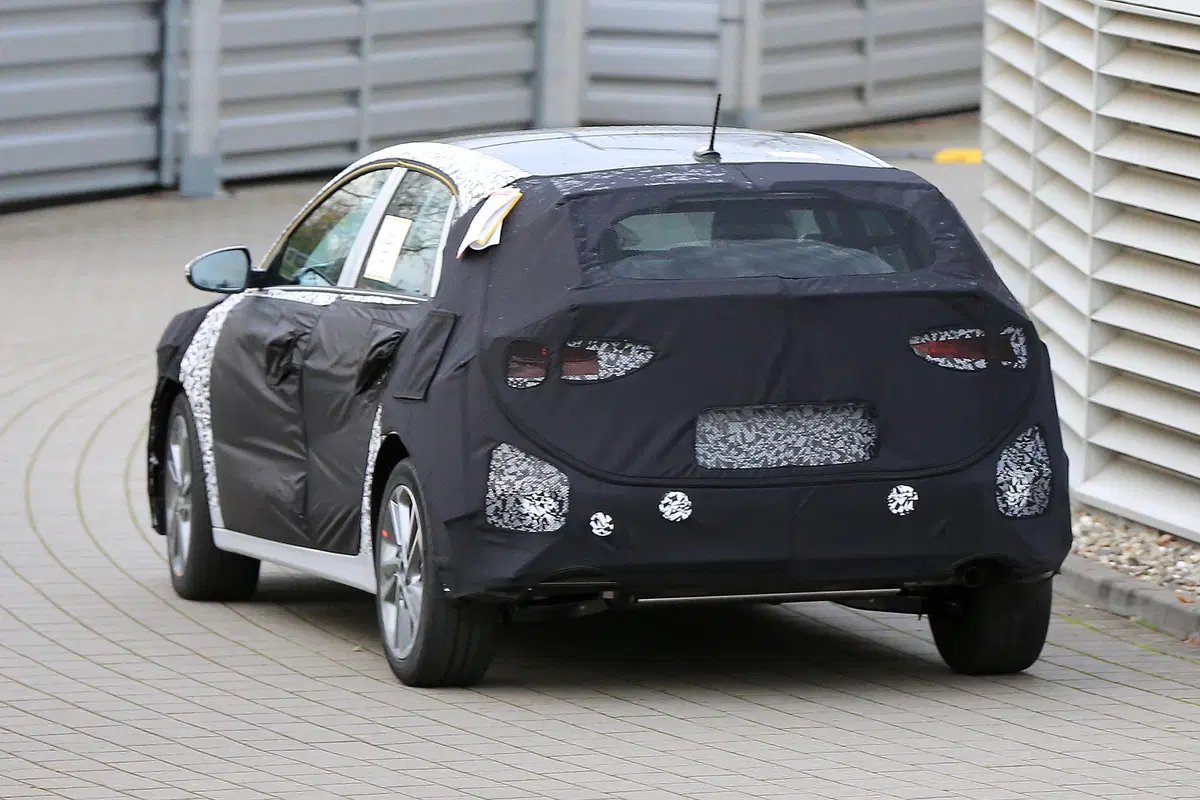 Nuova Kia Cee'd: la cugina della Hyundai i30 arriva nel 2018 (13)